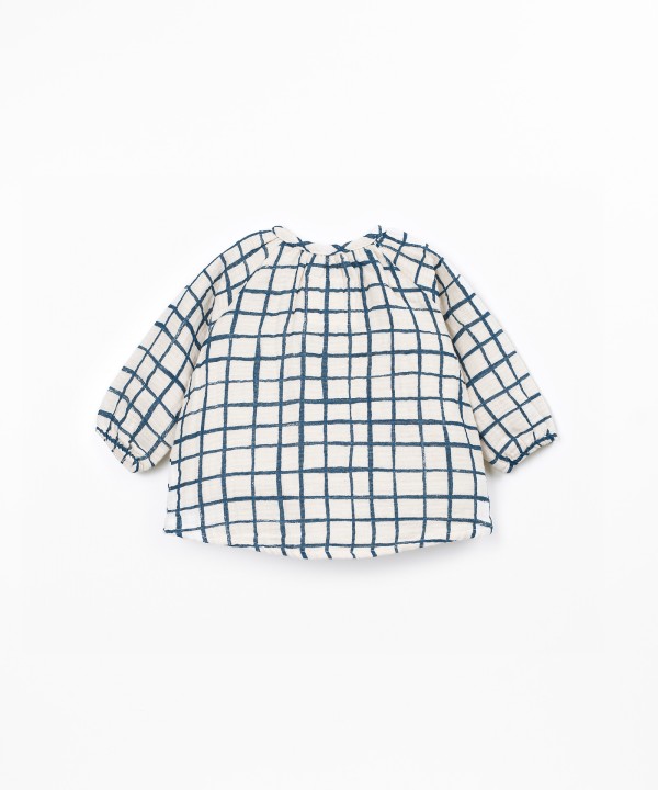 Blusa de tecido com estampado xadrez
