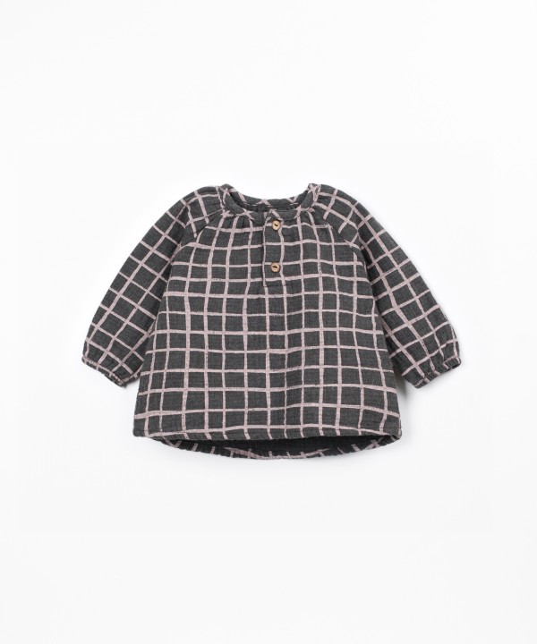 Blusa de tela con estampado a cuadros