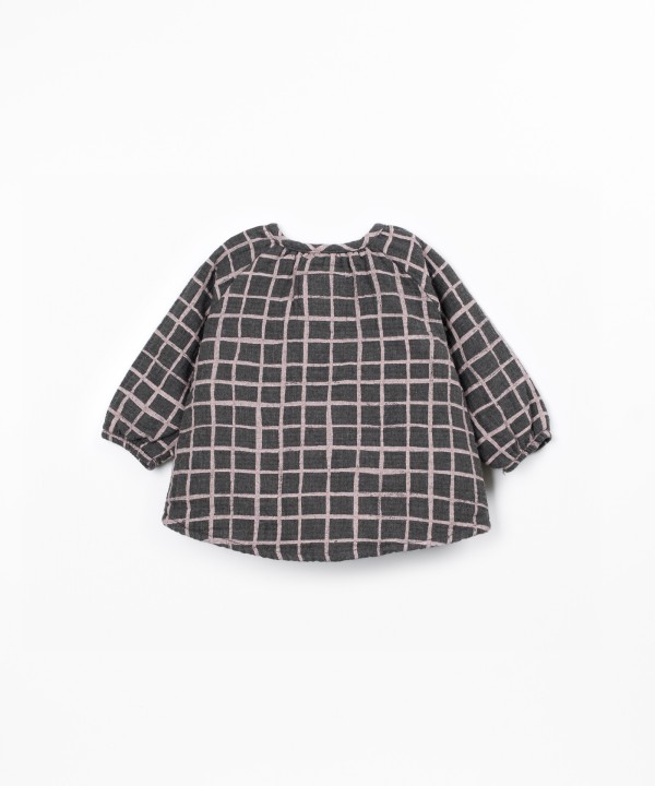 Blusa de tela con estampado a cuadros