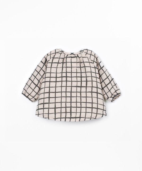 Blusa de tela con estampado a cuadros
