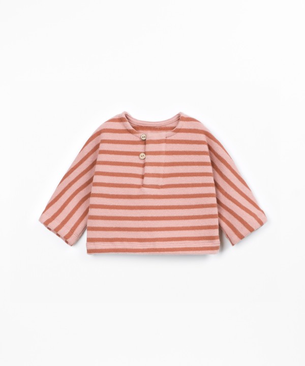 Knit sweater with a blend of natural fibers and recycled cotton