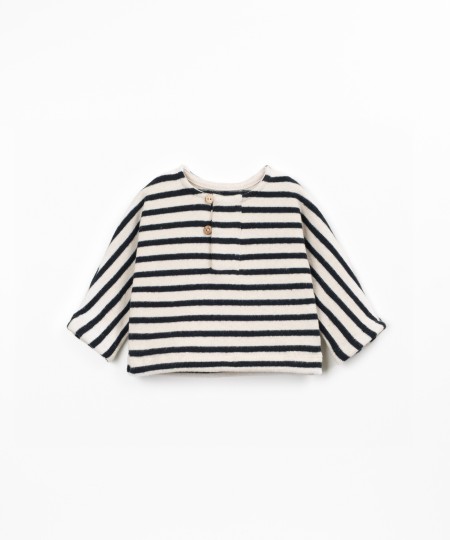Knit sweater with a blend of natural fibers and recycled cotton