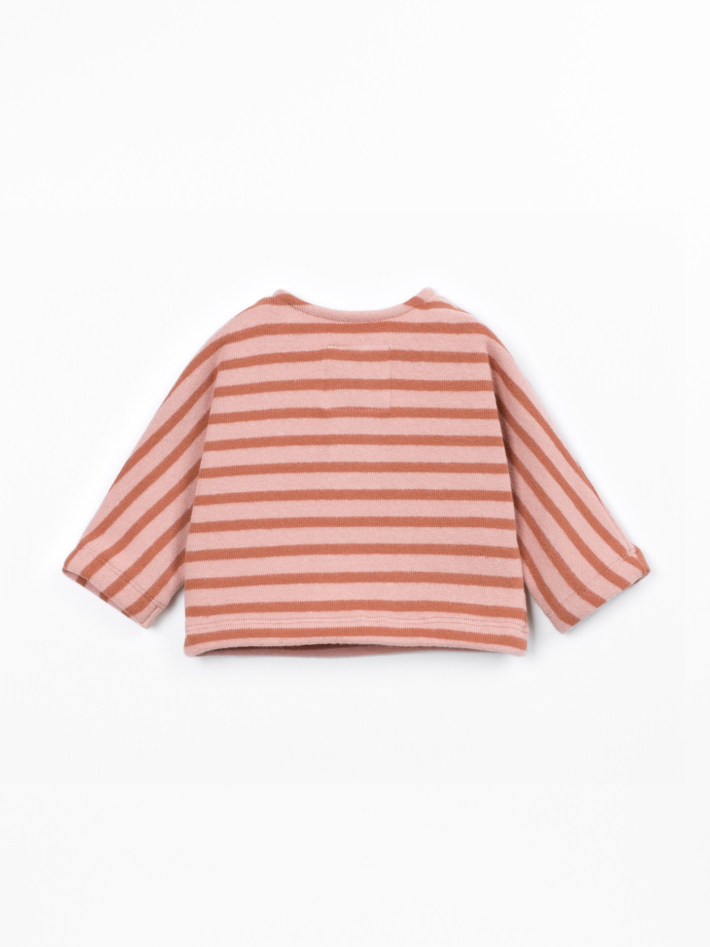Knit sweater with a blend of natural fibers and recycled cotton