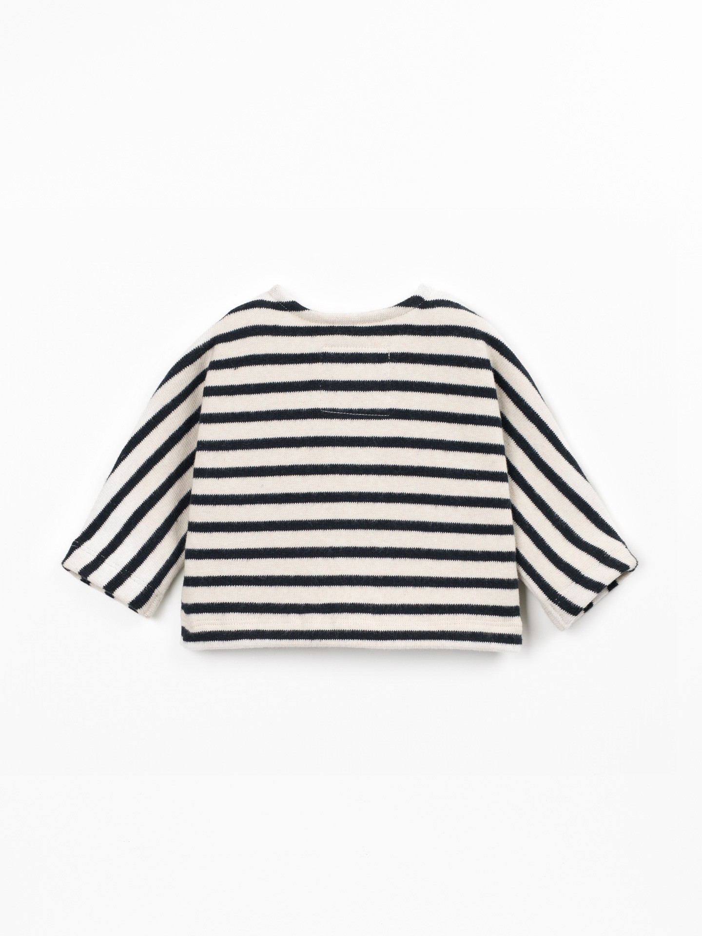 Knit sweater with a blend of natural fibers and recycled cotton