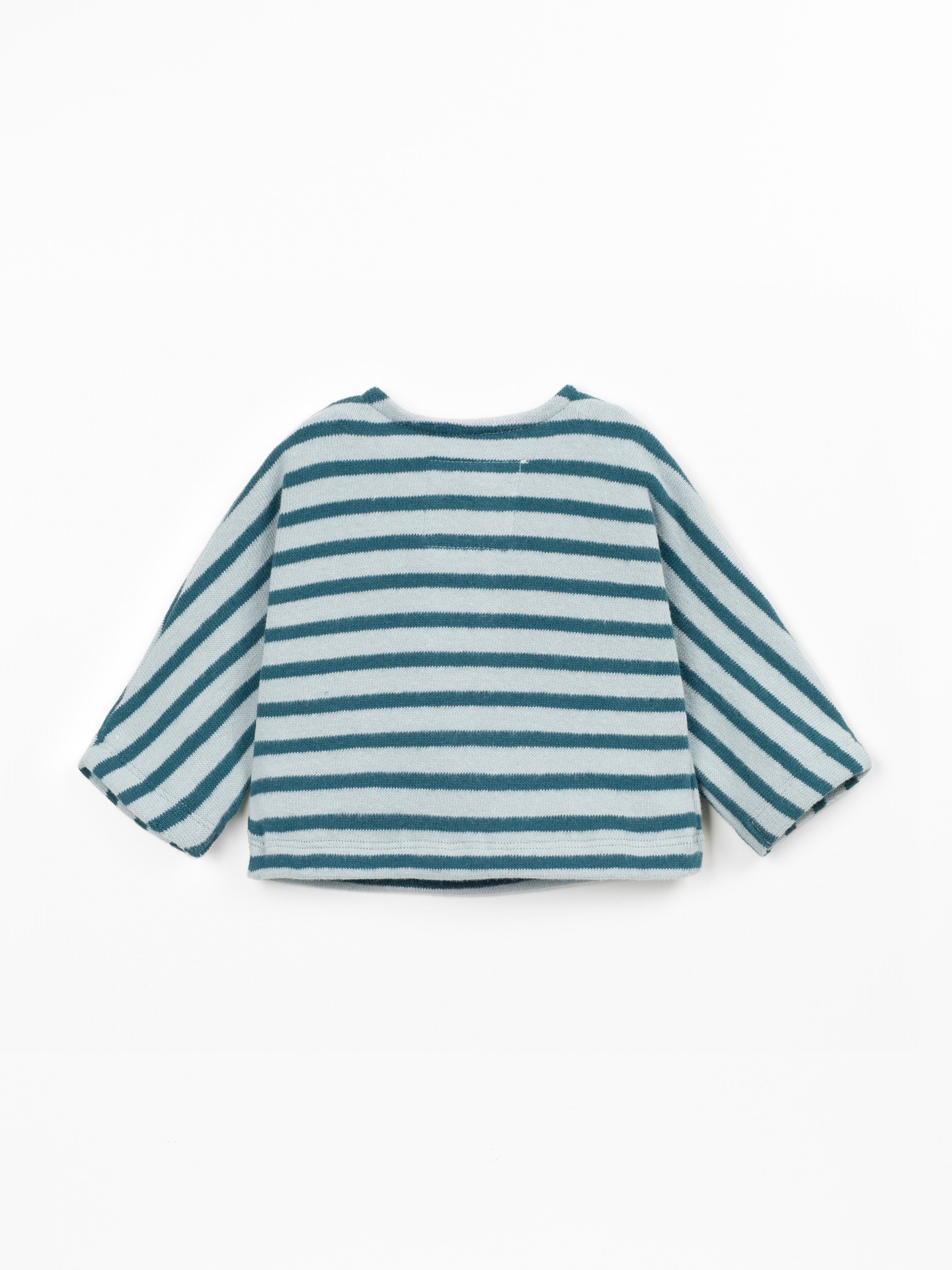 Knit sweater with a blend of natural fibers and recycled cotton