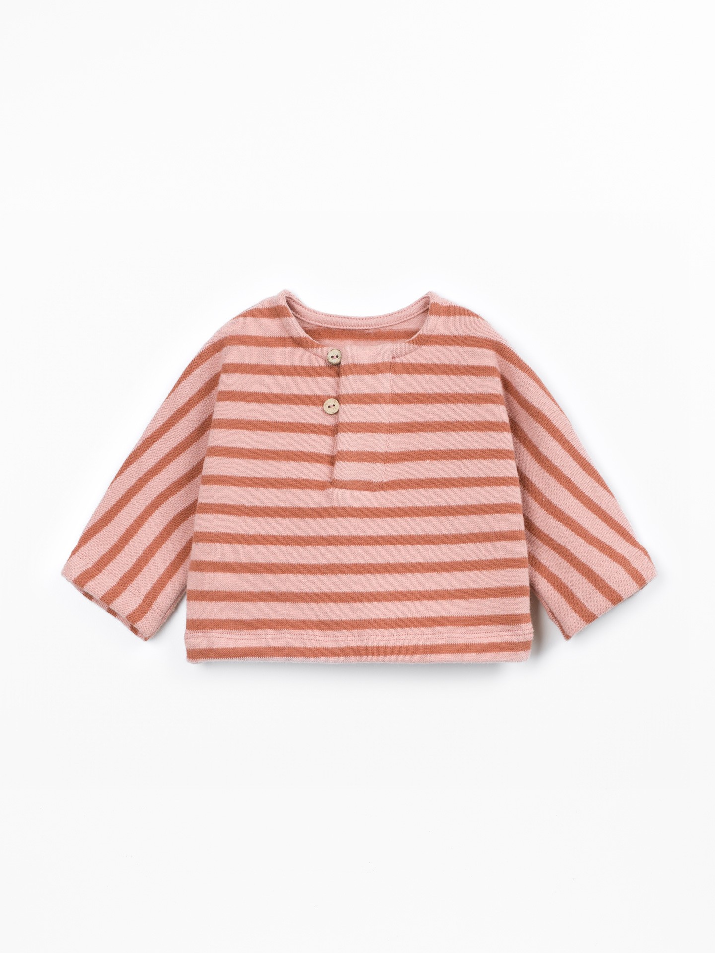 Knit sweater with a blend of natural fibers and recycled cotton