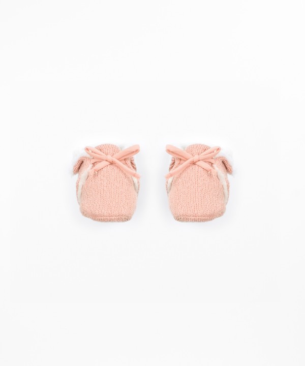 Knit shoes with ankle finish