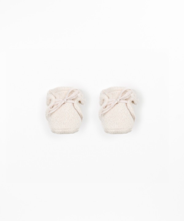 Knit shoes with ankle finish