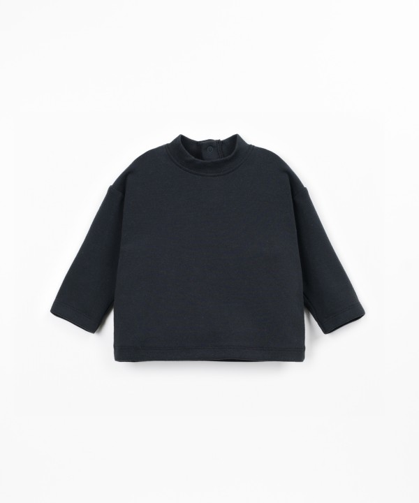 T-shirt de malha com mistura de fibras naturais e fibras recicladas