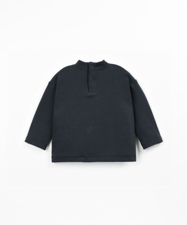 T-shirt de malha com mistura de fibras naturais e fibras recicladas