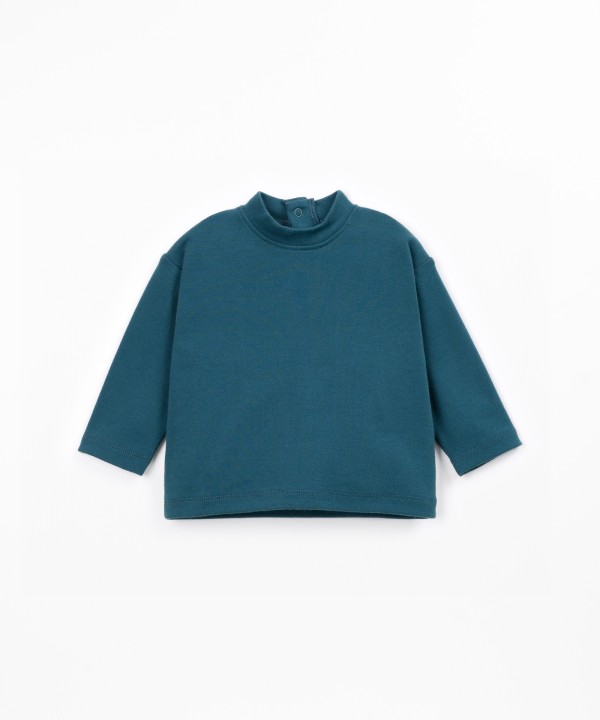 T-shirt de malha com mistura de fibras naturais e fibras recicladas