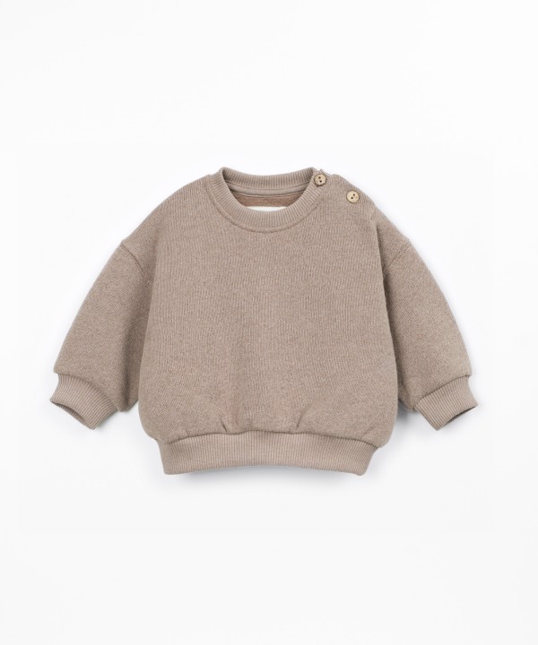 Knit sweater with recycled cotton