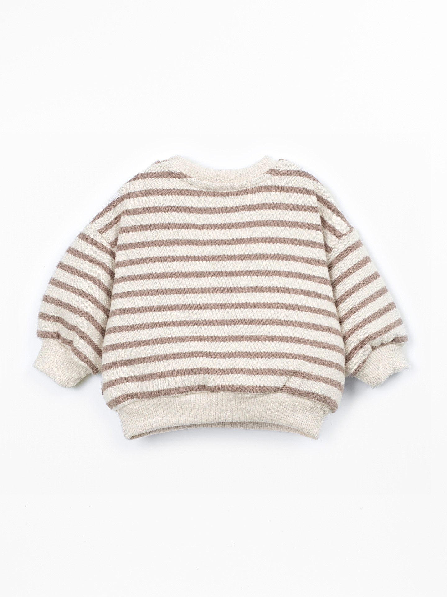 Sweater with a mixture of natural and recycled fibers
