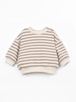 Sweater with a mixture of natural and recycled fibers