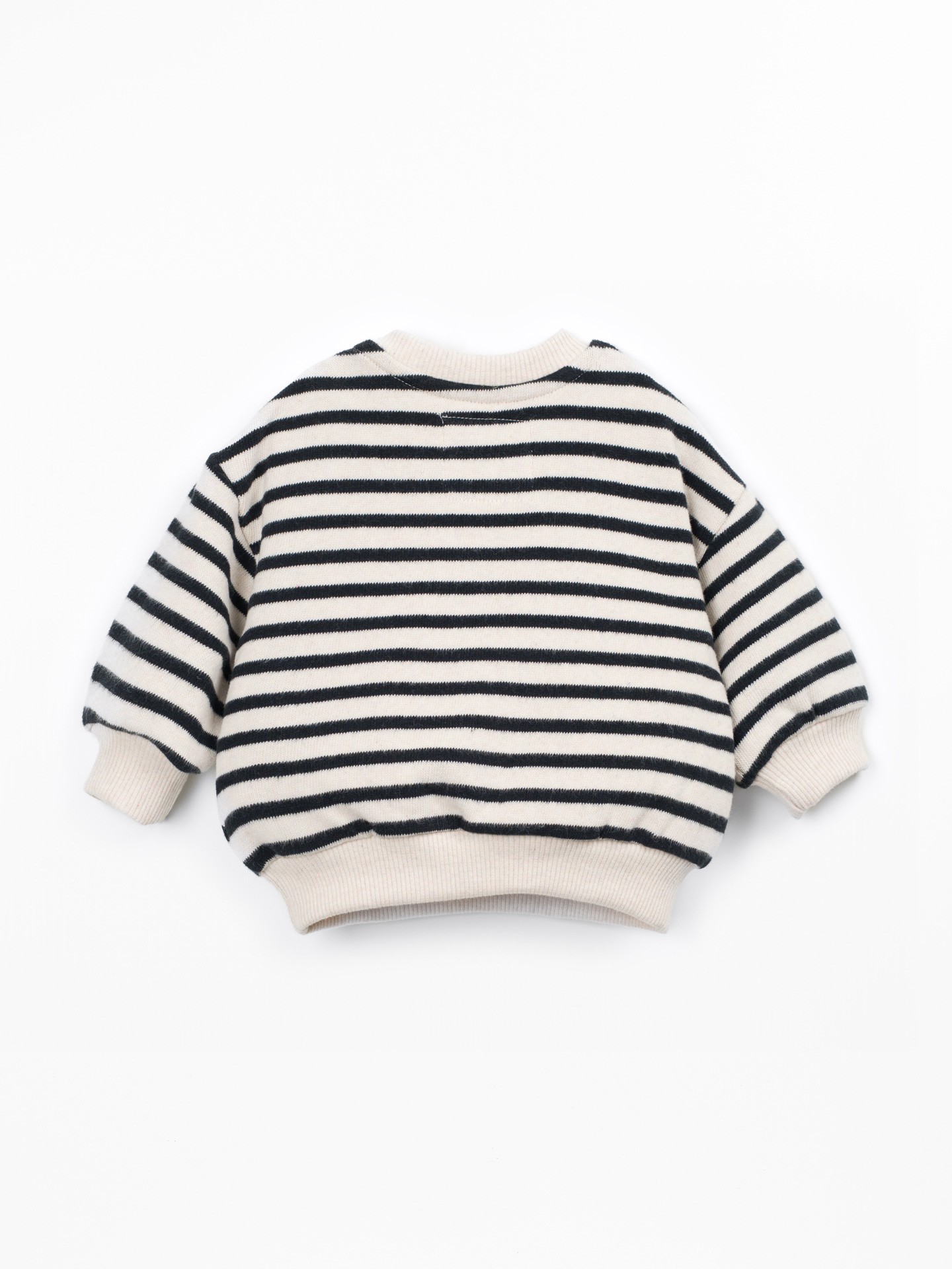 Sweater with a mixture of natural and recycled fibers