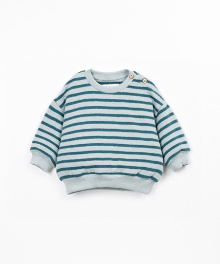 Sweater with a mix of natural and recycled fibers