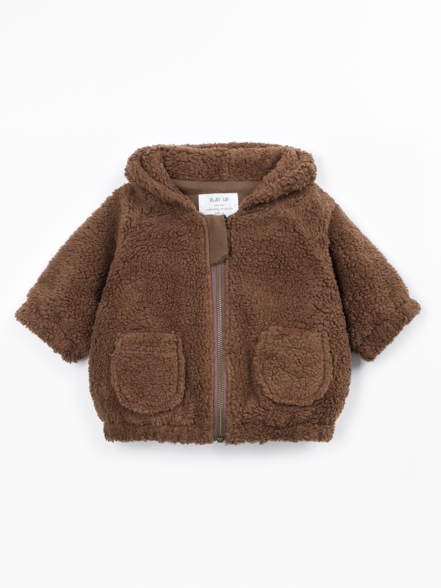 Coat with a mixture of organic cotton and recycled cotton
