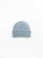 Knitted beanie with recycled wool