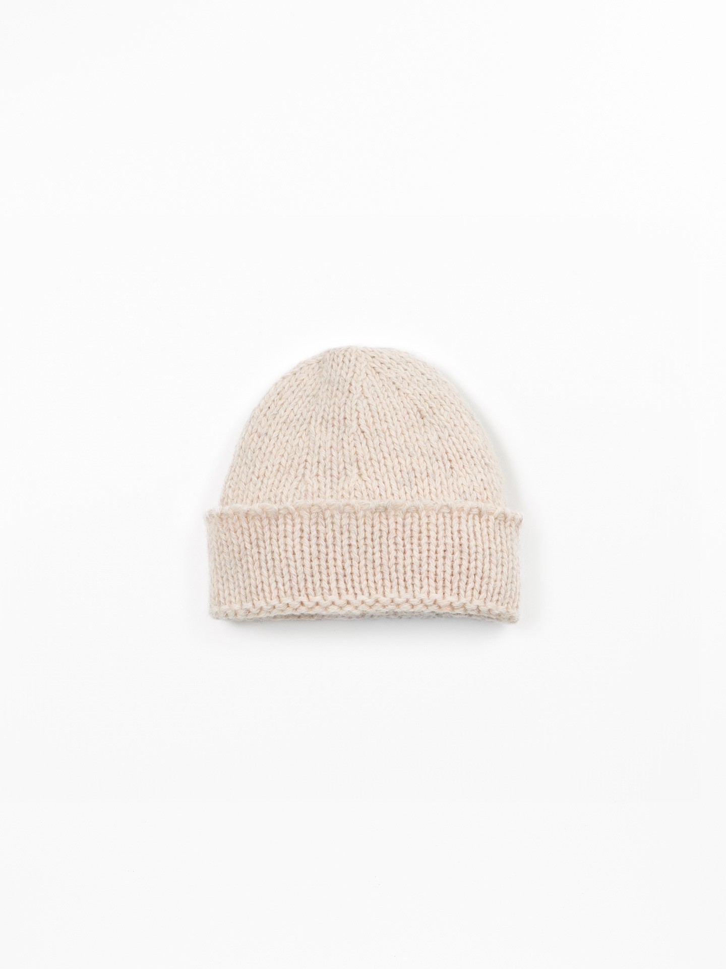 Knitted beanie with recycled wool