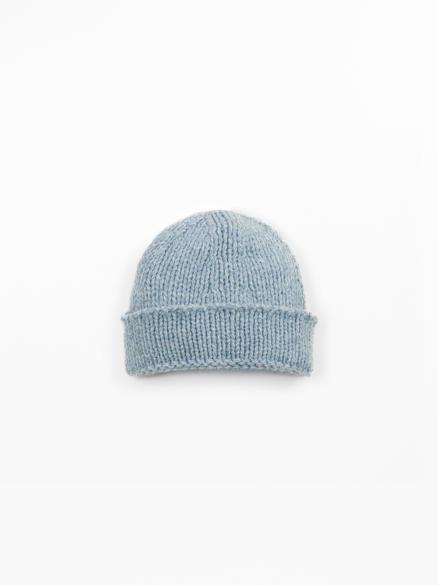 Knitted beanie with recycled wool
