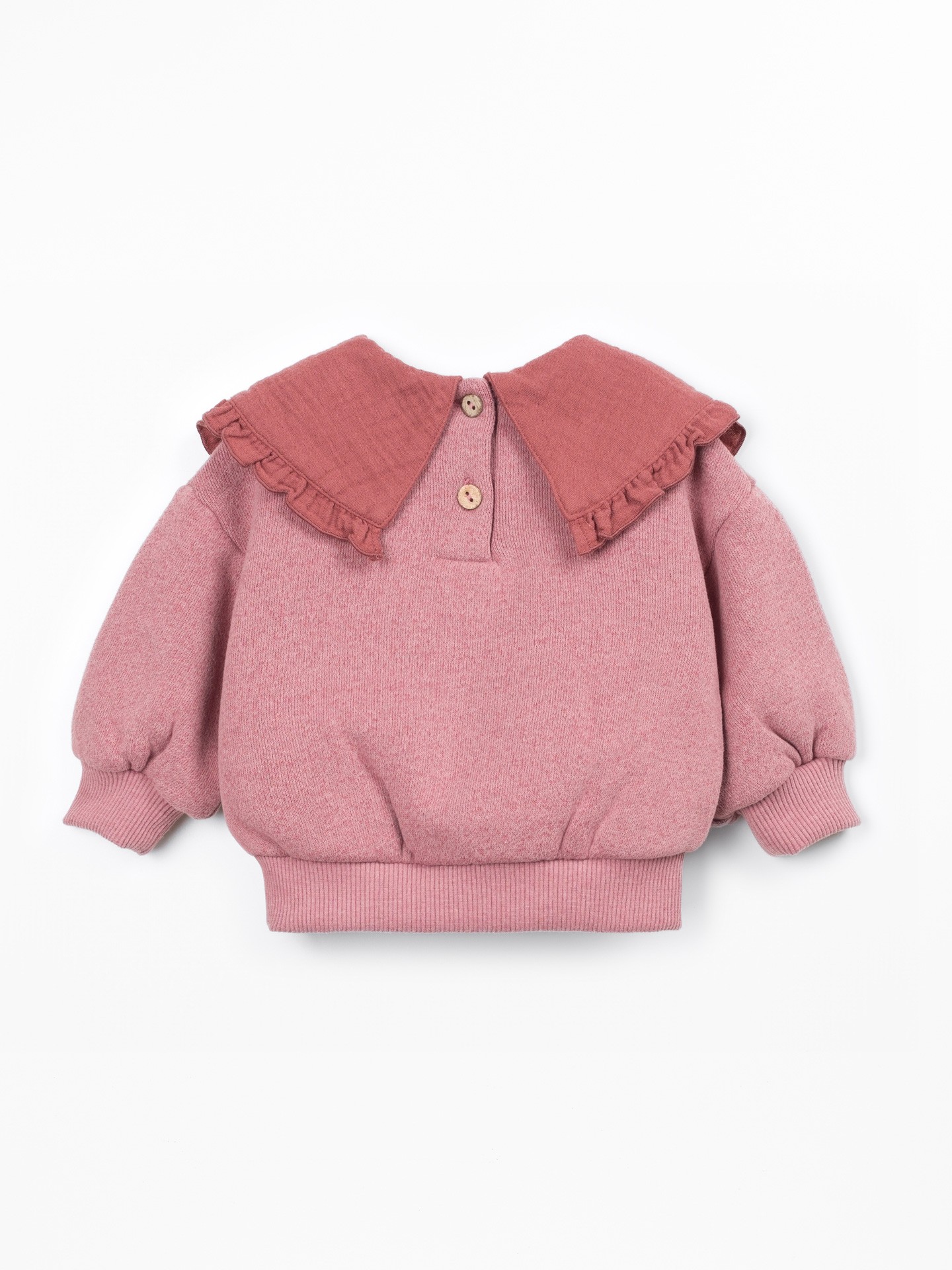 Sweater with a mix of natural and recycled fibers