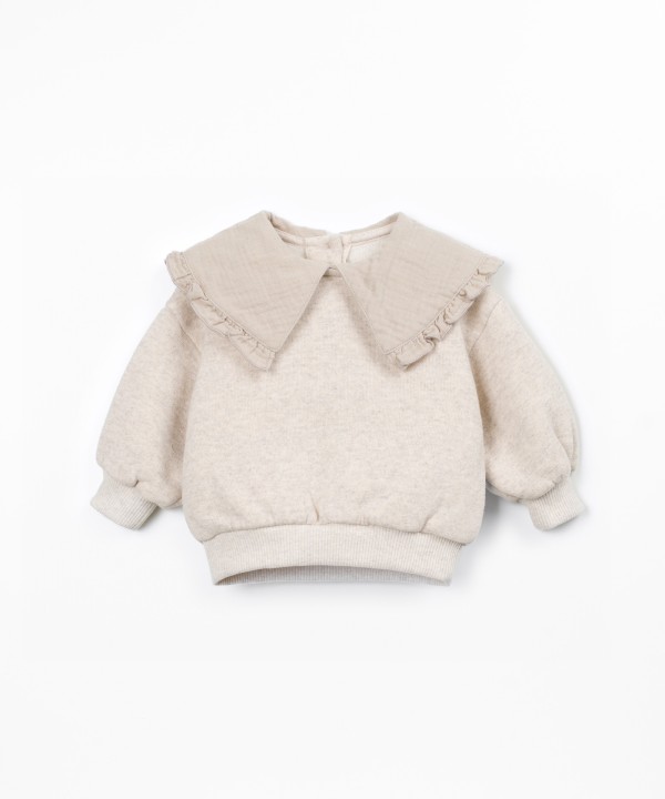 Sweater with a mix of natural and recycled fibers
