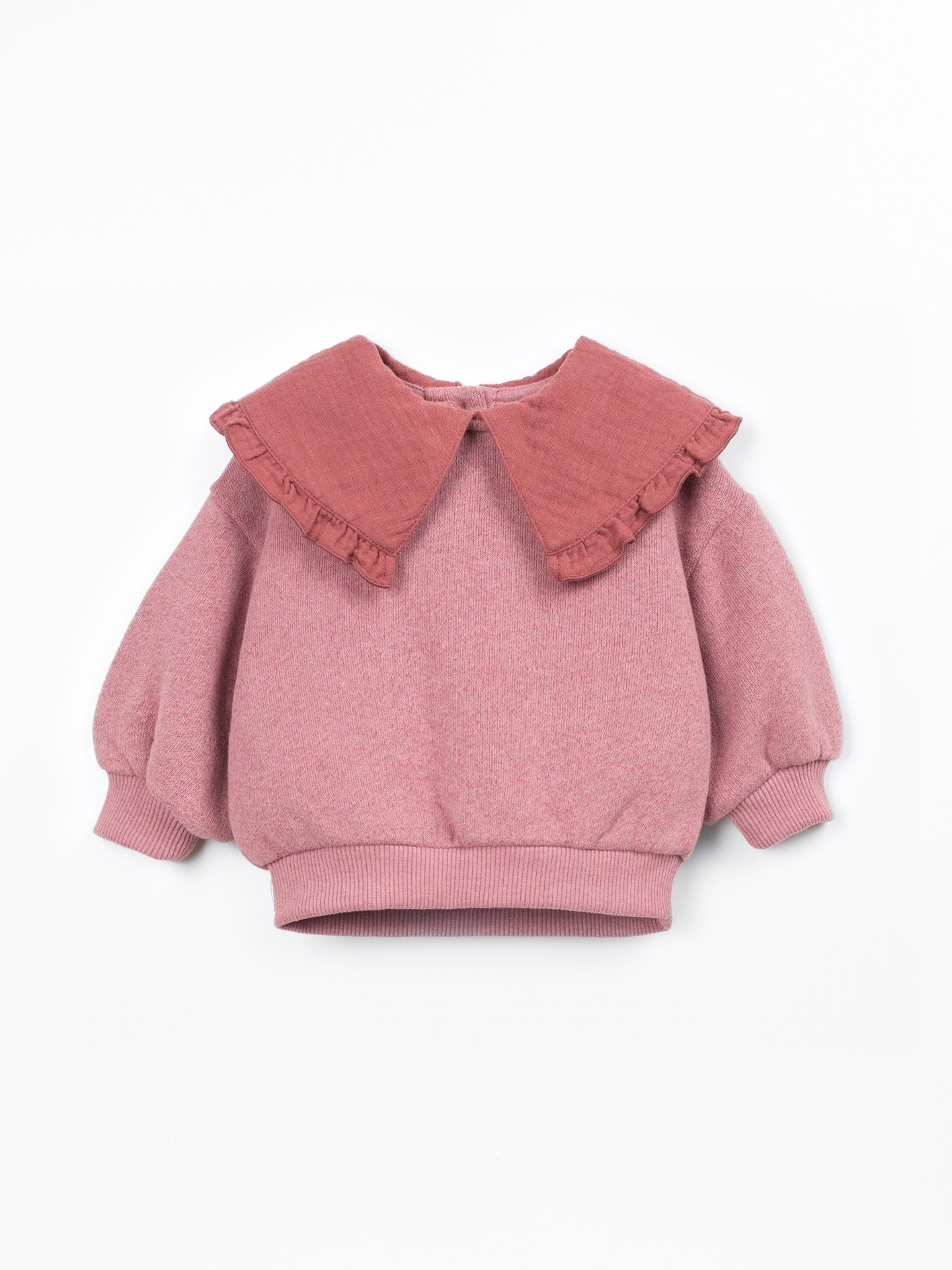 Sweater with a mix of natural and recycled fibers