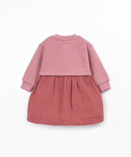 Robe avec mélange de maille et de tissu