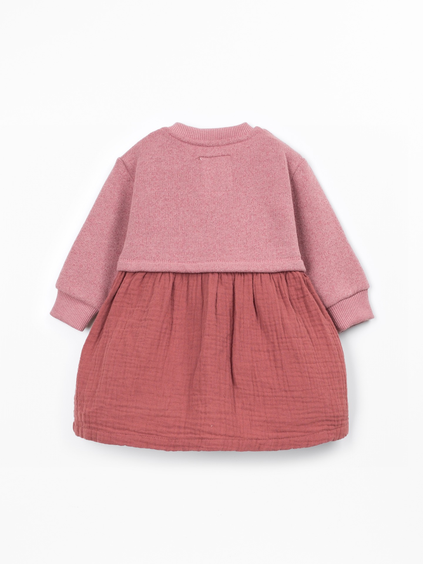 Vestido com mistura de malha e tecido
