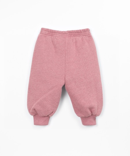 Pantalones de punto con mezcla de fibras naturales y fibras recicladas