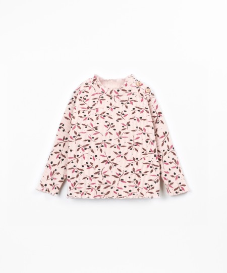 T-shirt com mistura de fibras naturais e fibras recicladas