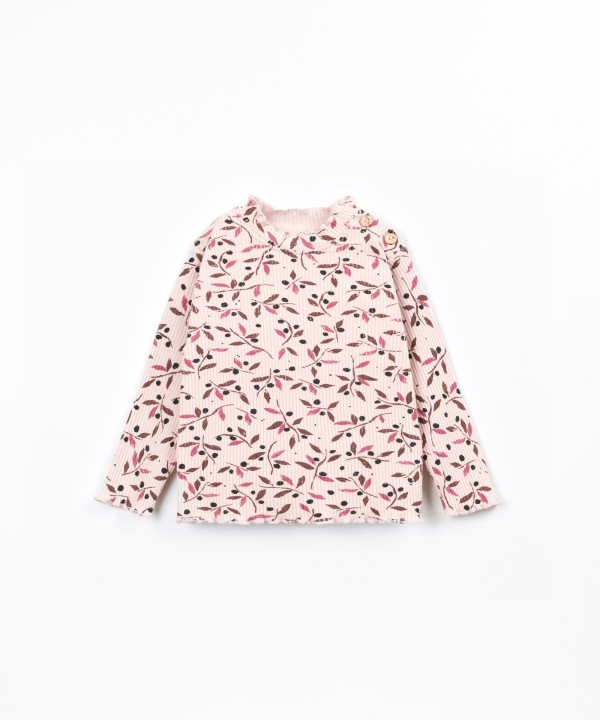 T-shirt com mistura de fibras naturais e fibras recicladas