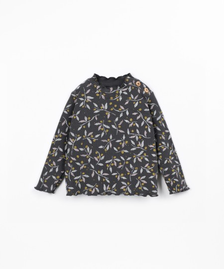 T-shirt com mistura de fibras naturais e fibras recicladas