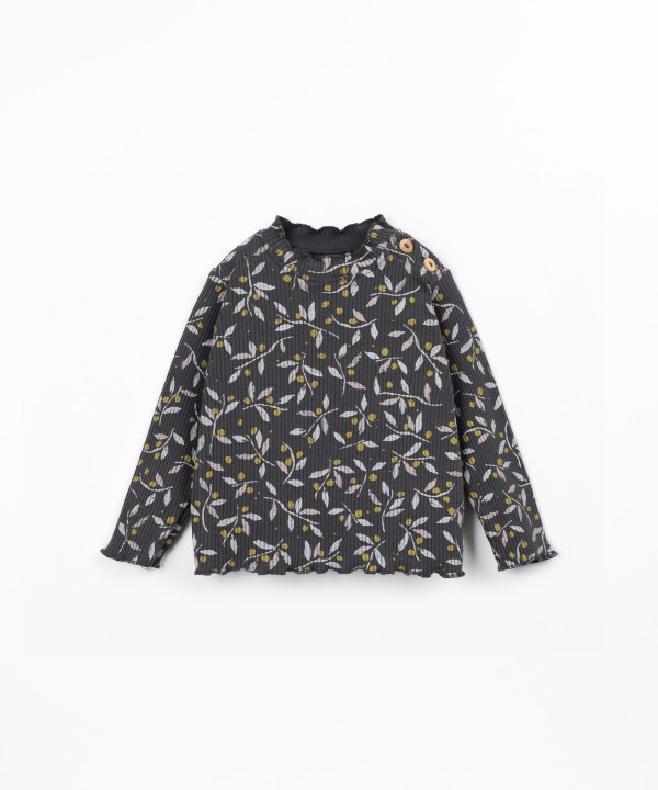 T-shirt com mistura de fibras naturais e fibras recicladas