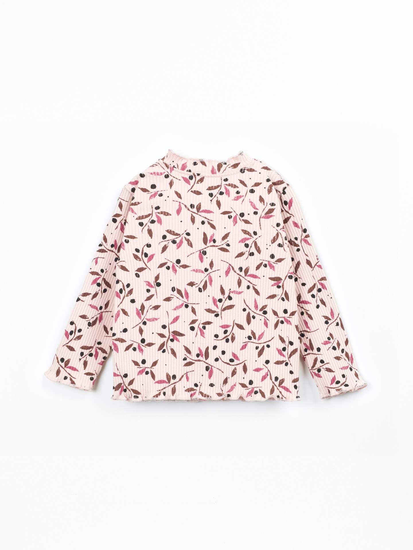 T-shirt com mistura de fibras naturais e fibras recicladas