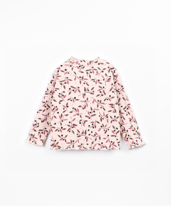T-shirt com mistura de fibras naturais e fibras recicladas