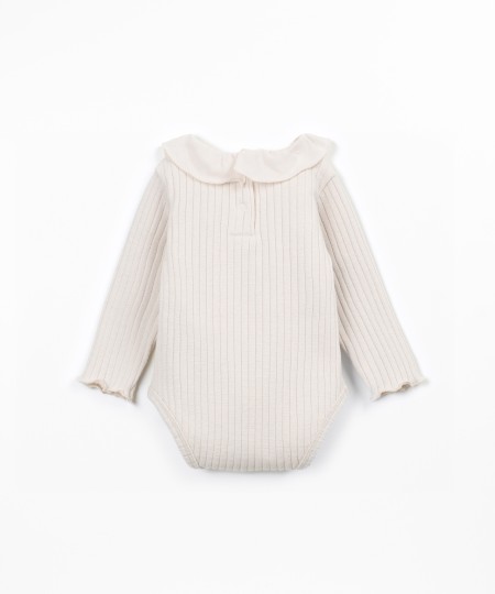 Body with a mixture of natural and recycled fibers