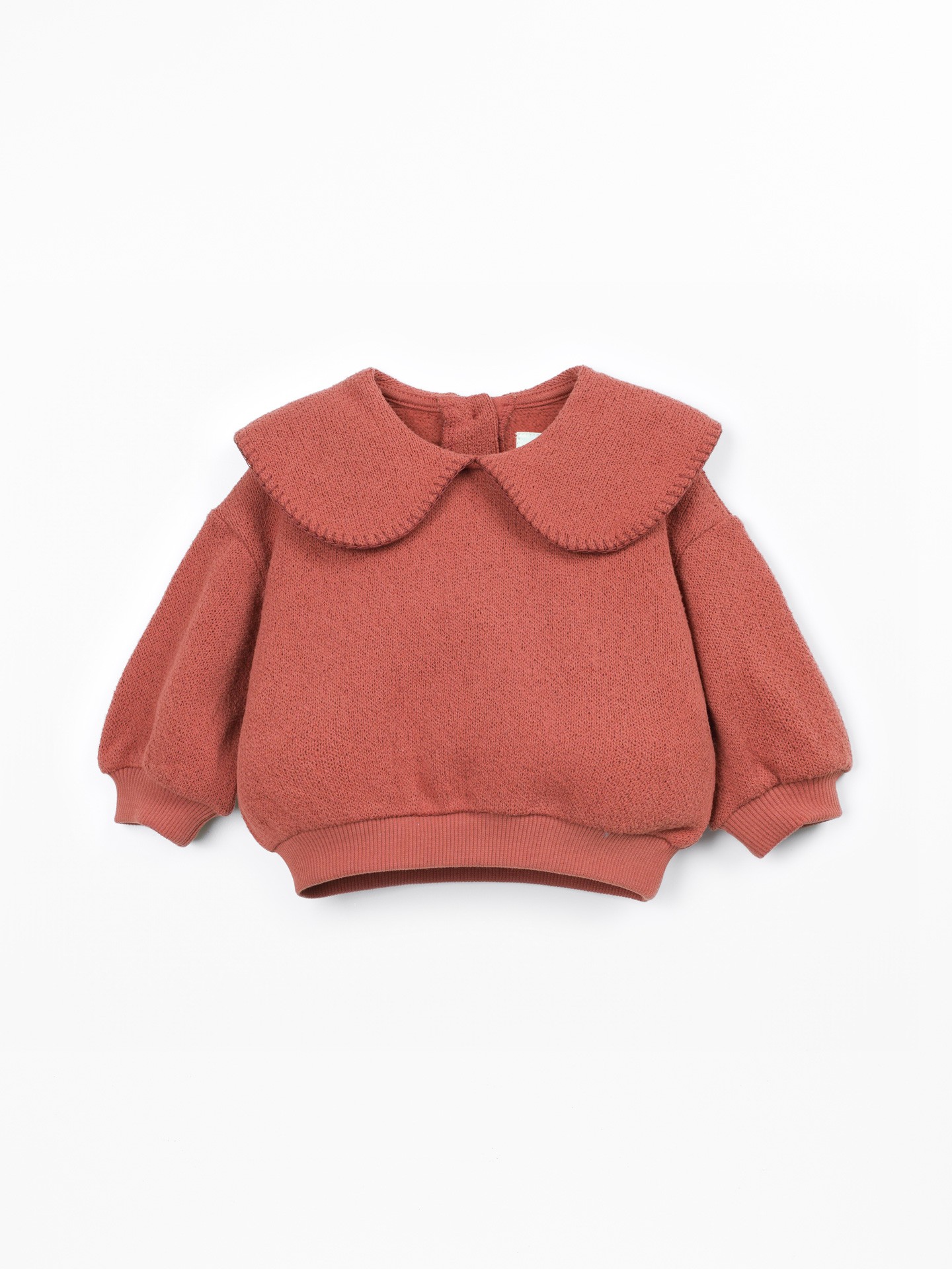 Knit sweater with recycled fibers
