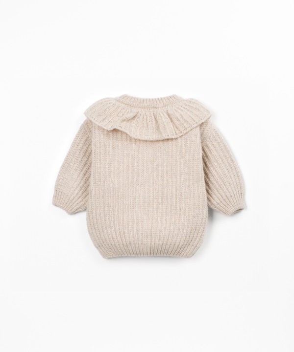 Knitted sweater with recycled fibers