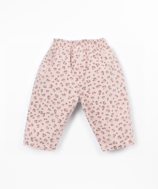Cal�as de sarja com estampado 