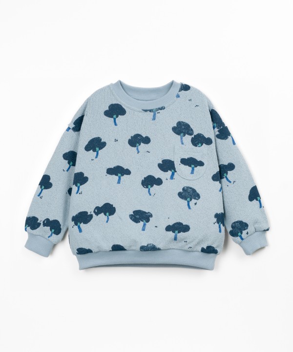 Knit sweater with recycled fibers