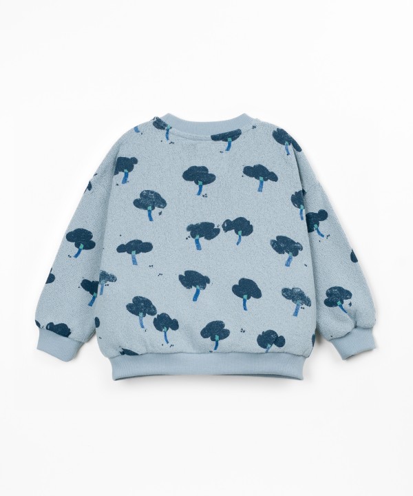 Knit sweater with recycled fibers