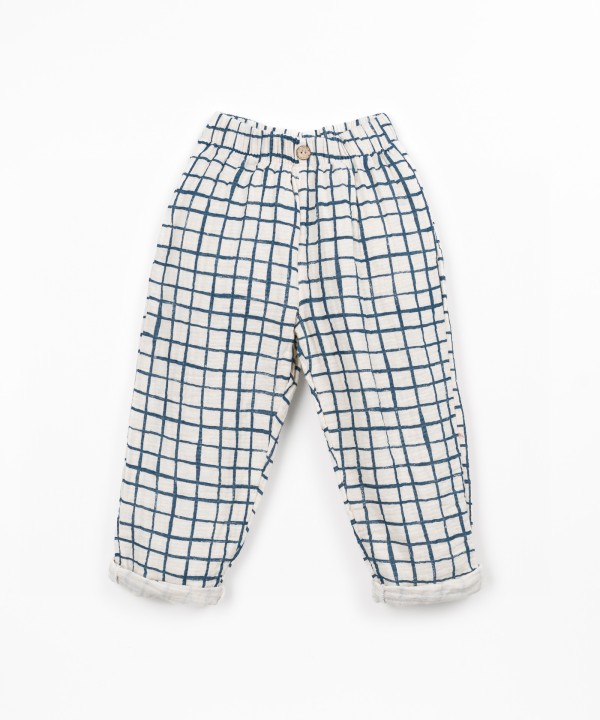 Trousers made from natural fiber fabric