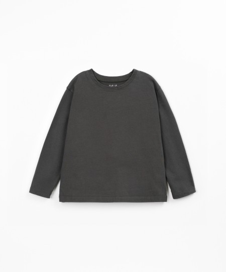 Knitted T-shirt with recycled cotton