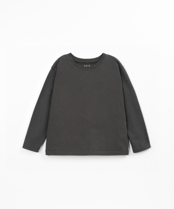 Knitted T-shirt with recycled cotton