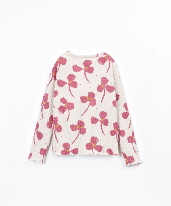 Knit T-shirt with a blend of recycled fibers