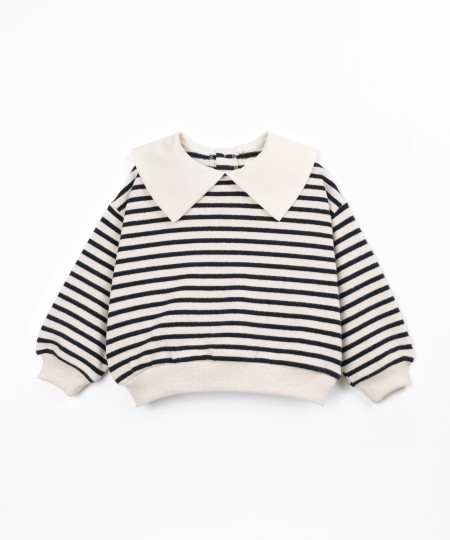 Knit sweater with a blend of cotton and recycled fibers