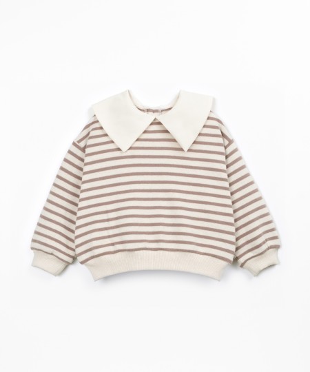 Knit sweater with a blend of cotton and recycled fibers