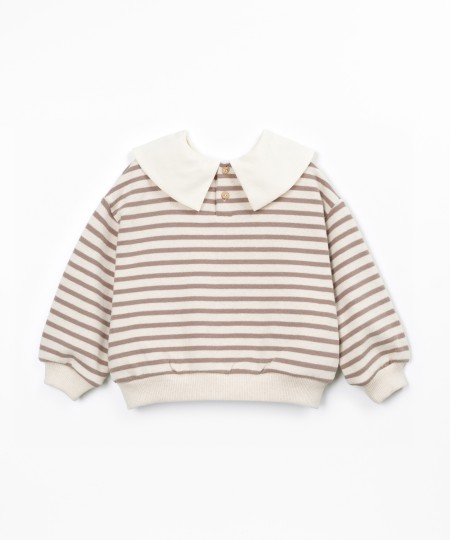 Knit sweater with a blend of cotton and recycled fibers