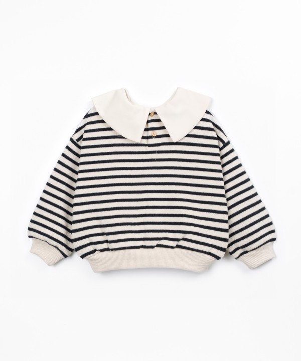 Knit sweater with a blend of cotton and recycled fibers